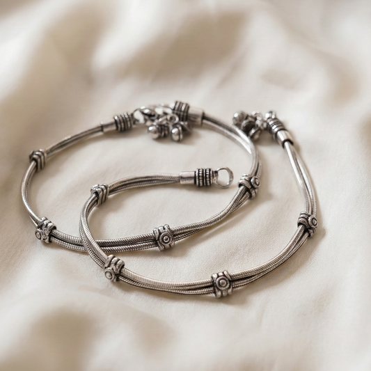 Classic Indian Ghungroo-Style Anklet Set | Vintage Silver-Toned Hollow Pair Payal