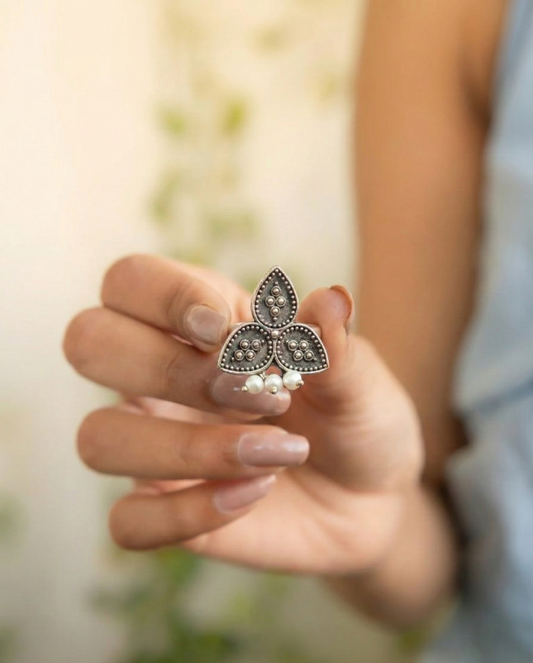 Vintage Oxidized Three-Leaf Adjustable Ring with White Pearls