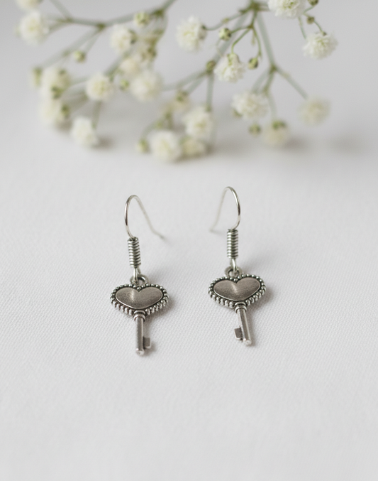 Vintage Heart Key Drop Earrings – Antique Silver Style Dangle Earrings for Women