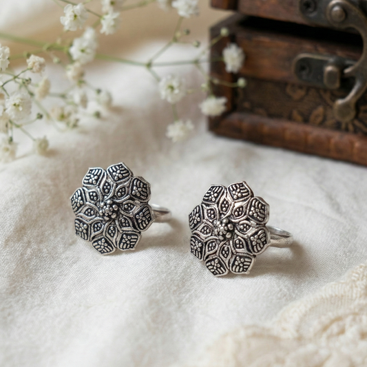 Tribal Empress Oxidized Silver Beaded Toe Rings – Adjustable Ethnic Rawa Work Bichhiya (Set of 2)