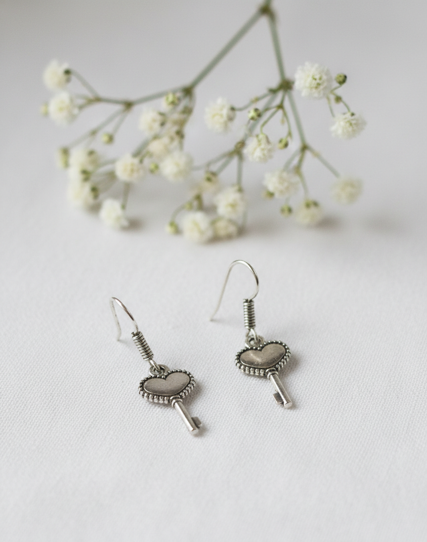 Vintage Heart Key Drop Earrings – Antique Silver Style Dangle Earrings for Women