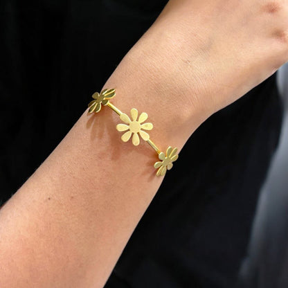 Adjustable Gold Plated Daisy Flower Bracelet