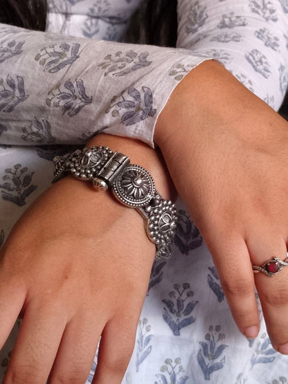 Luxurious Oxidised Silver Bangle | Adjustable Free Size Kada