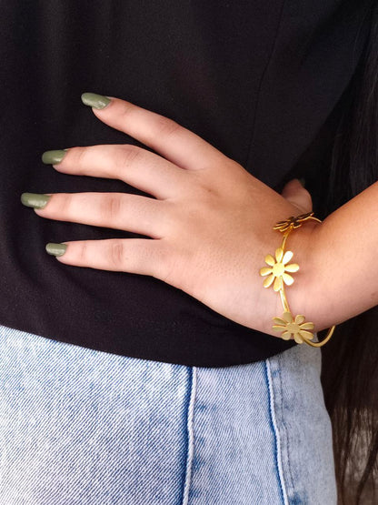 Adjustable Gold Plated Daisy Flower Bracelet