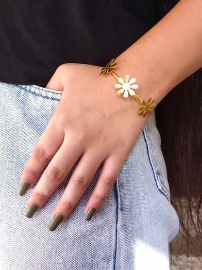 Adjustable Gold Plated Daisy Flower Bracelet